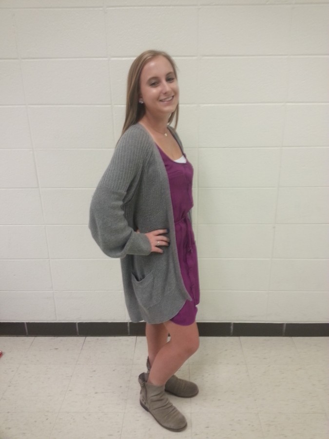 Sophomore Allison Schultz demonstrates popular fashion trends this fall.